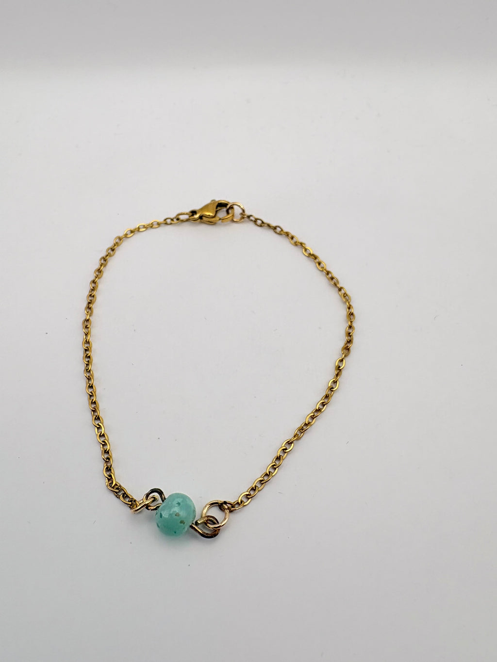 Delicate chain bracelet with a single green bead